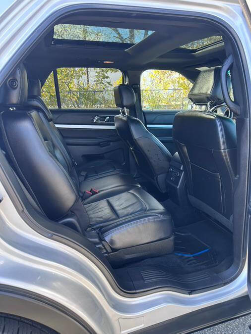 Used 2016 Ford Explorer XLT w/ Equipment Group 202A image 18