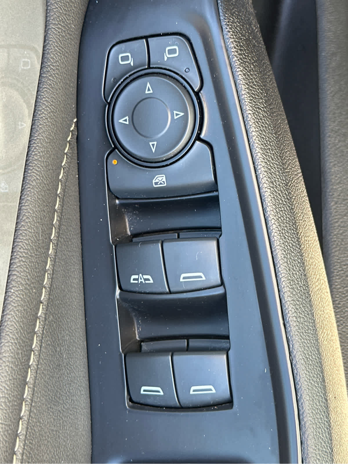 Used 2022 Chevrolet Traverse LT image 24