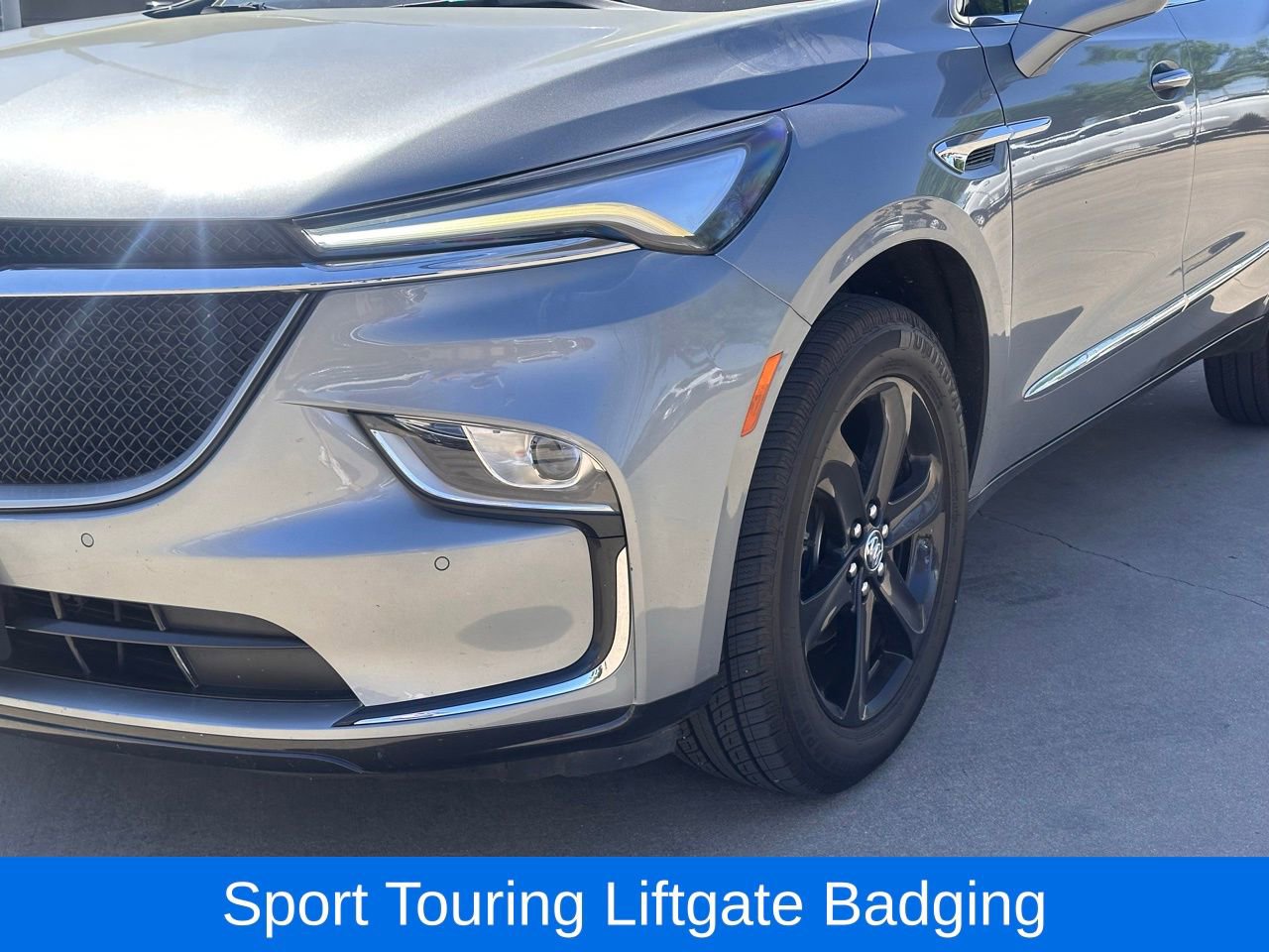 Used 2023 Buick Enclave Essence w/ Sport Touring Edition image 5