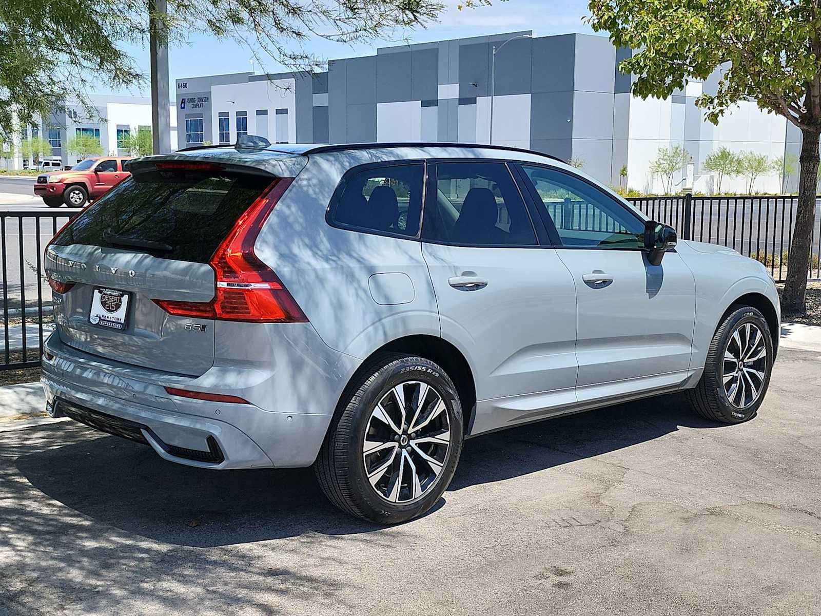 Used 2024 Volvo XC60 B5 Plus w/ Protection Package Premier AWD/4WD image 8