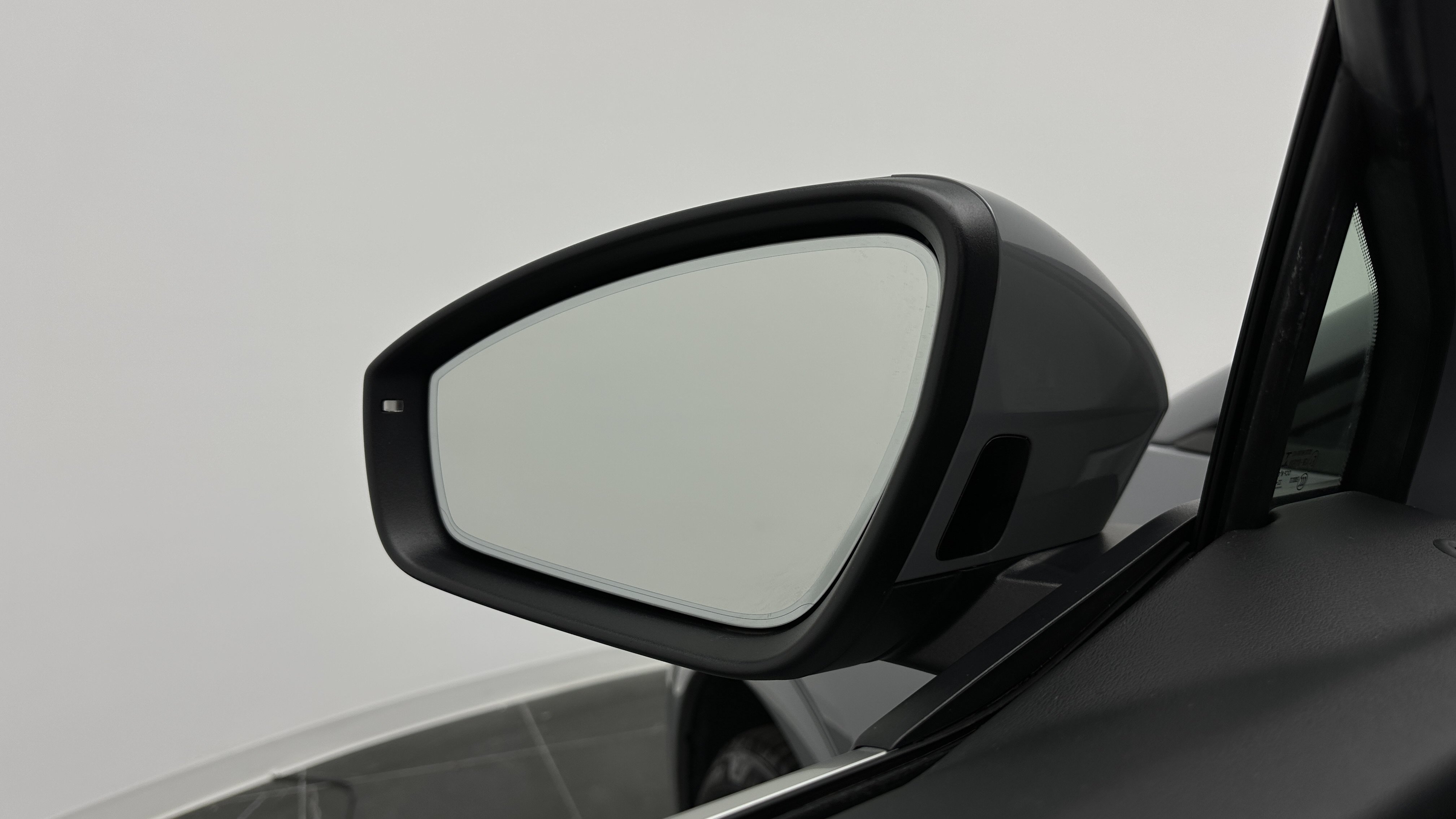 Used 2023 Audi Q4 e-tron Premium Plus RWD image 15
