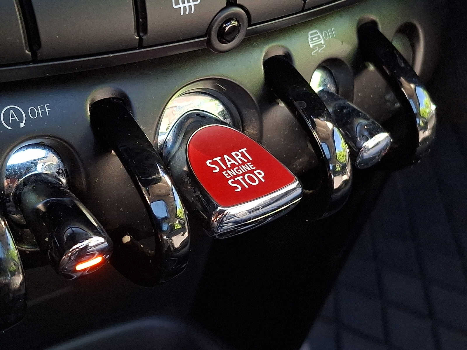 Used 2022 MINI Cooper 4-Door Hardtop FWD image 24