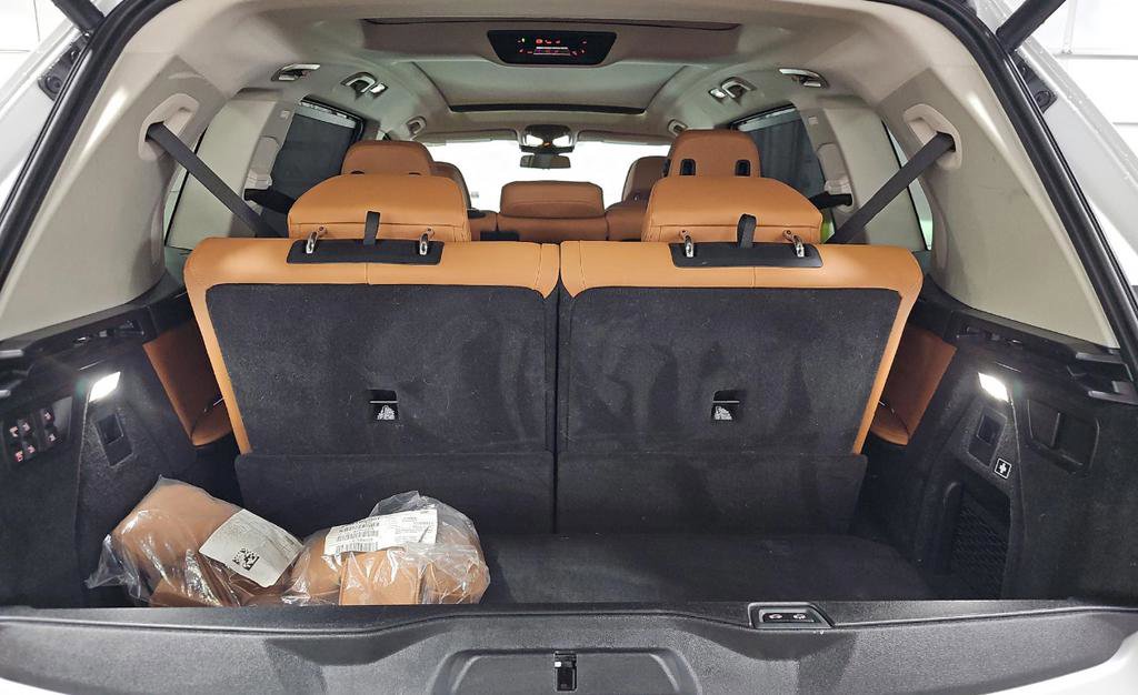 Used 2024 BMW X7 xDrive40i w/ Premium Package image 11