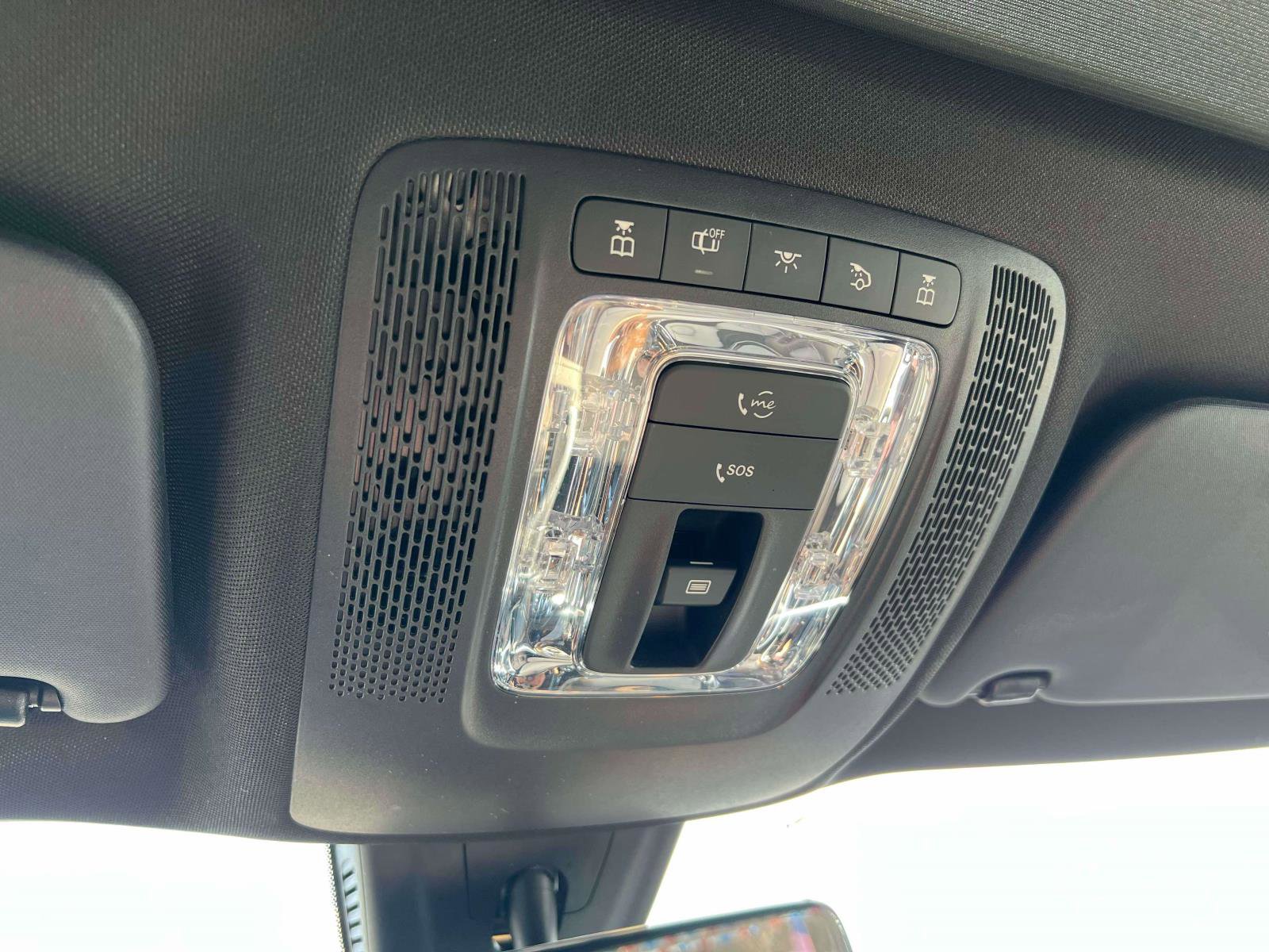 Used 2023 Mercedes-Benz GLB 250 4MATIC w/ Premium Package image 9