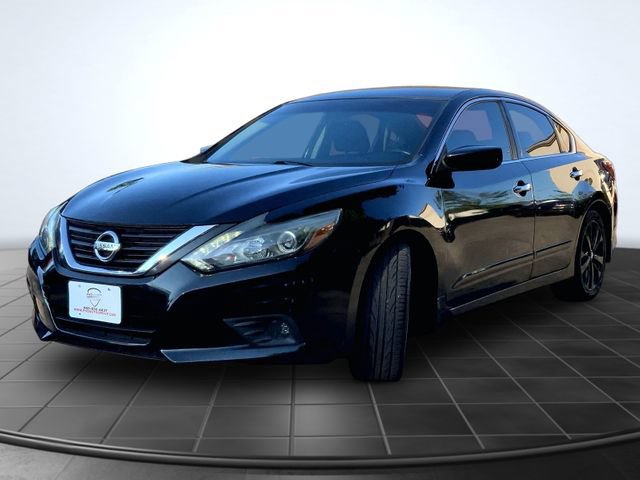 Used 2017 Nissan Altima 2.5 SR w/ Midnight Edition Package FWD image 4