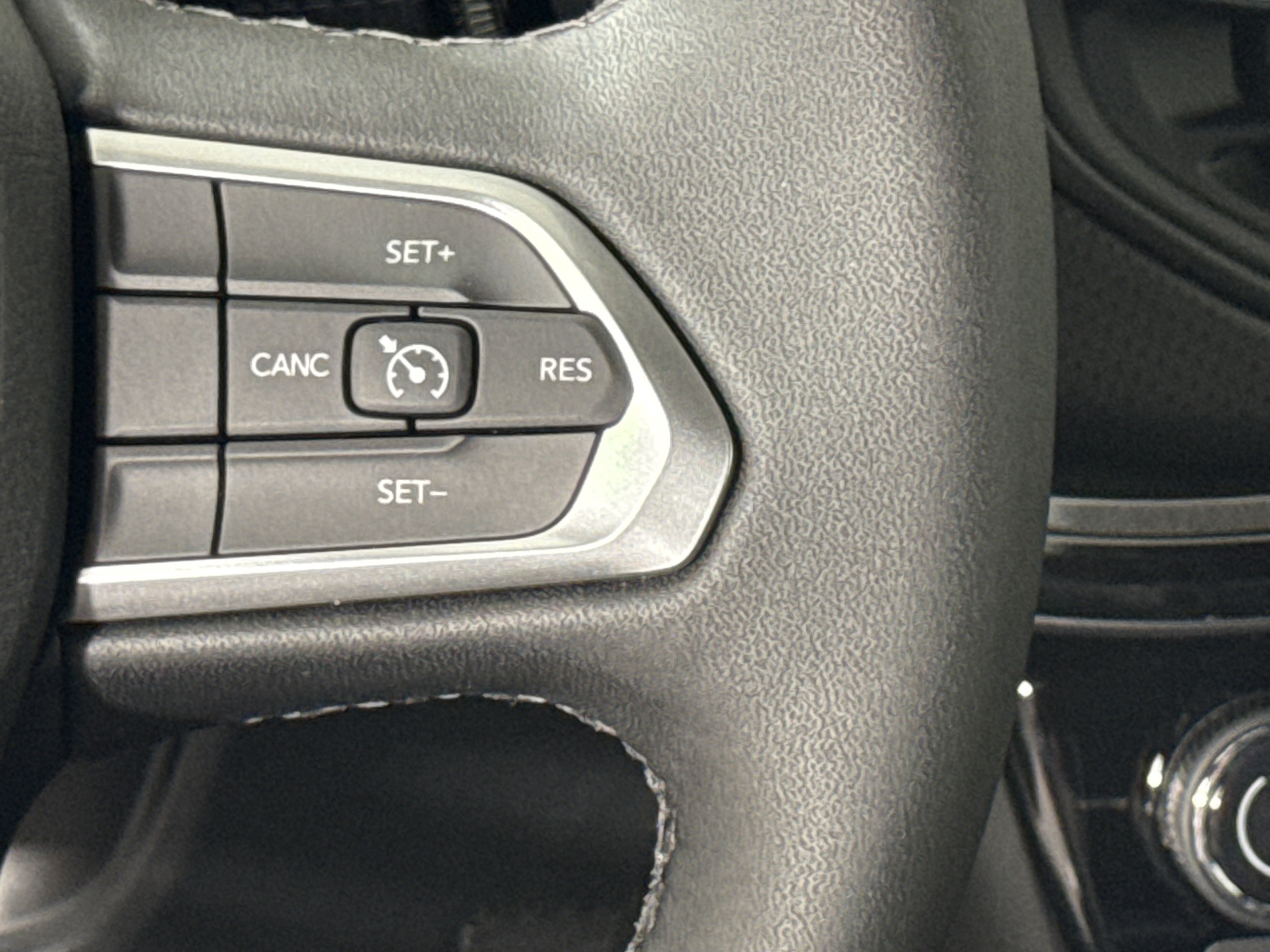 New 2026 Jeep Compass Latitude AWD/4WD image 18