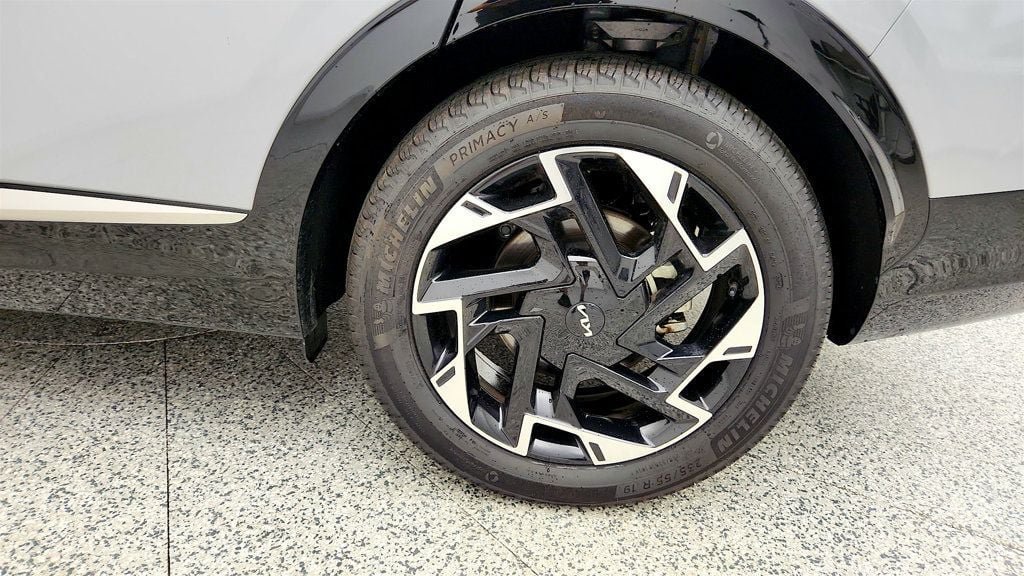 Used 2025 Kia Sportage SX FWD image 9