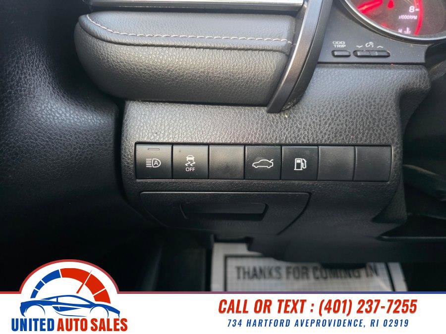 Used 2018 Toyota Camry XSE image 18