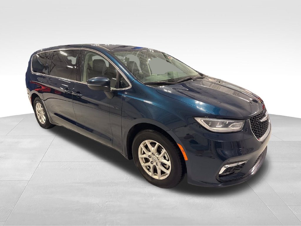 Used 2023 Chrysler Pacifica Touring-L FWD image 54