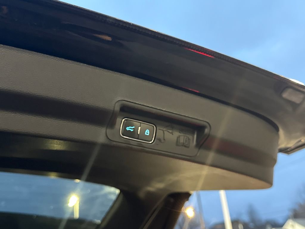 Used 2023 Ford Explorer XLT w/ Equipment Group 202A image 11