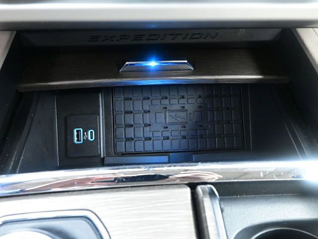 Used 2024 Ford Expedition Limited image 13