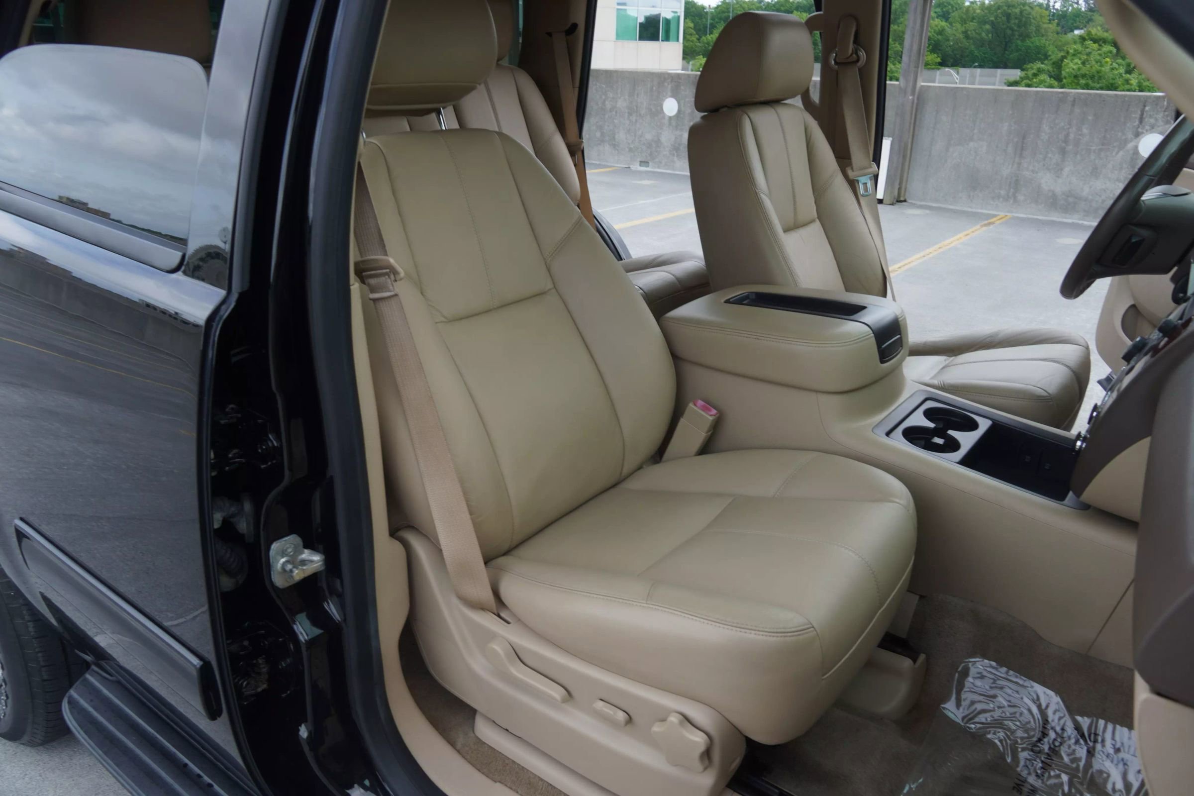 Used 2014 Chevrolet Tahoe LT image 12