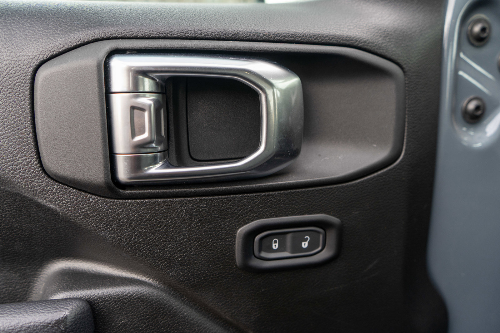 Used 2025 Jeep Wrangler Sport AWD/4WD image 12
