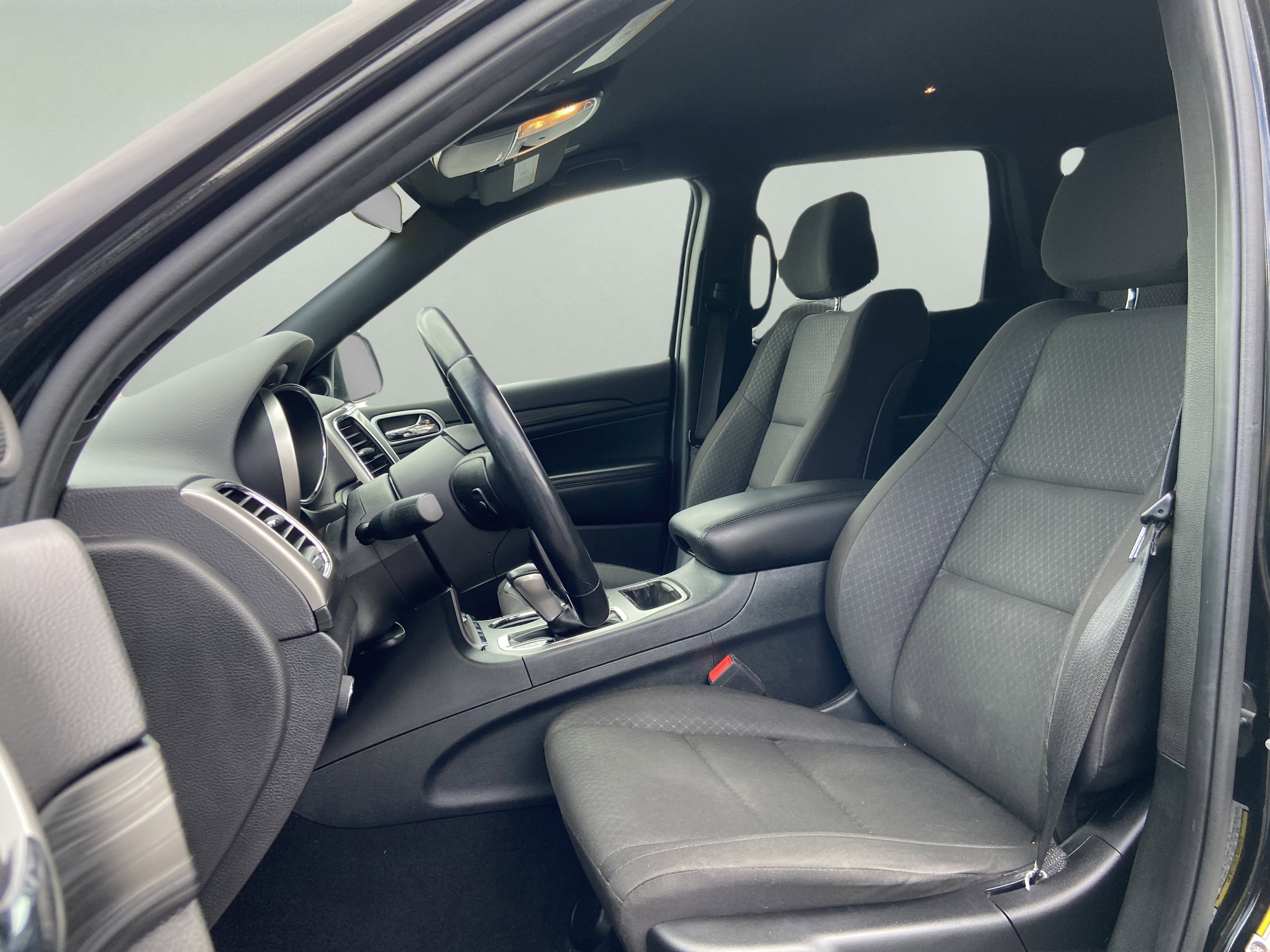 Used 2020 Jeep Grand Cherokee Laredo image 10