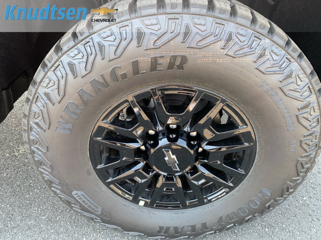 New 2026 Chevrolet Silverado 2500 ZR2 w/ LPO, Dark Essentials Package AWD/4WD image 9