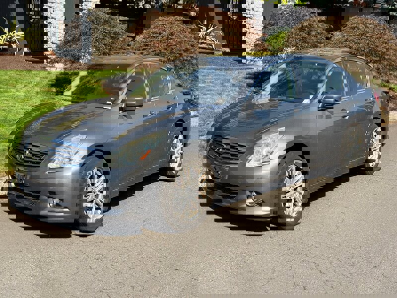 Used 2013 INFINITI G37 x w/ Premium Pkg