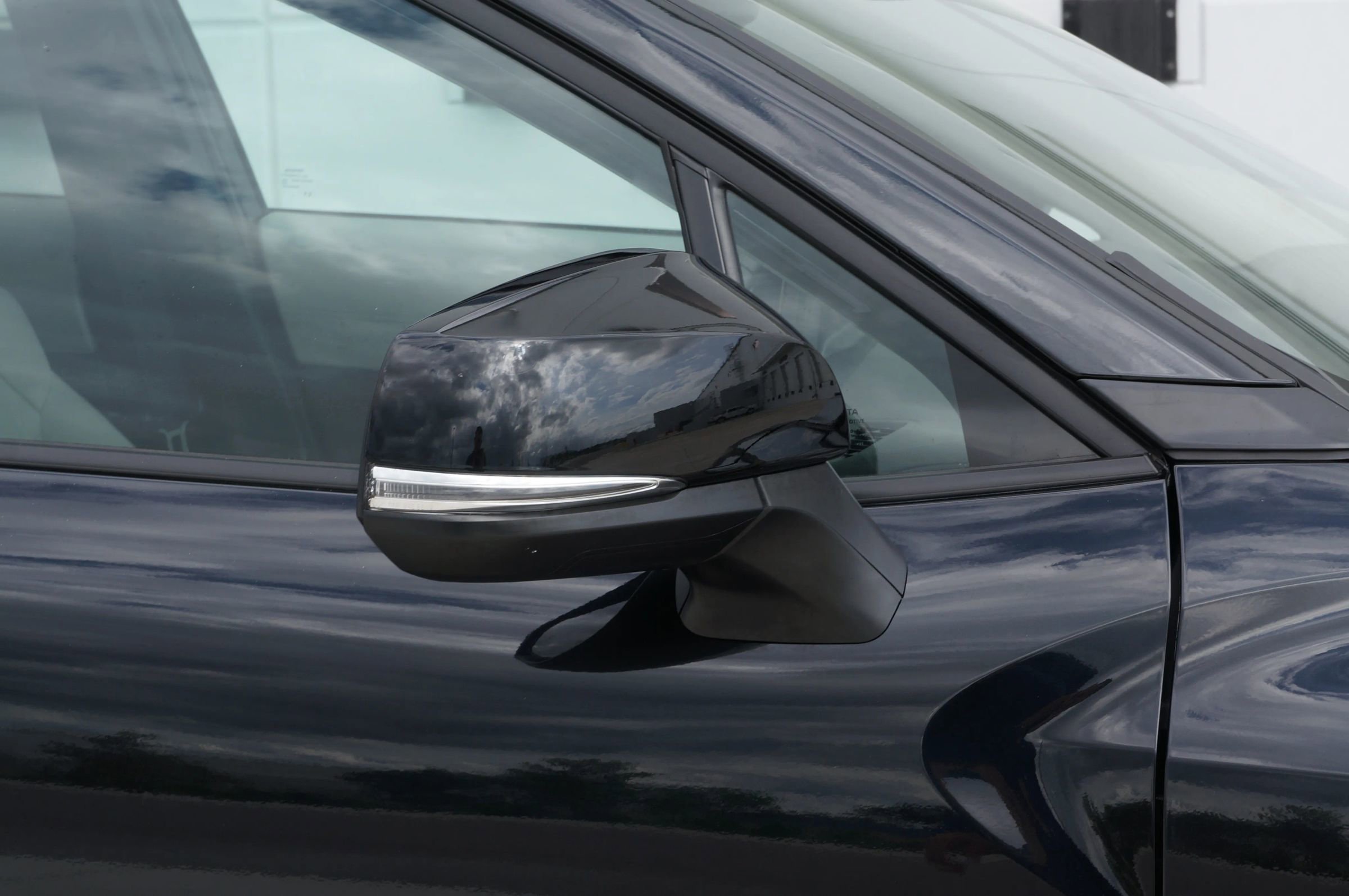 Used 2025 Toyota Corolla Cross LE image 19