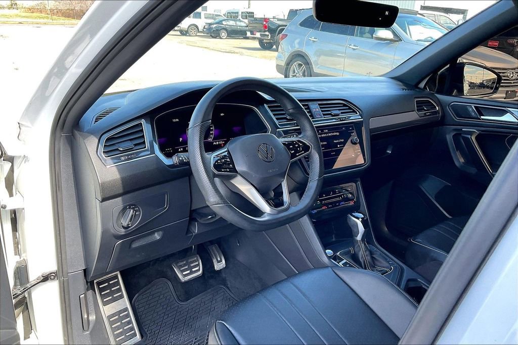 Used 2024 Volkswagen Tiguan SE R-Line image 14
