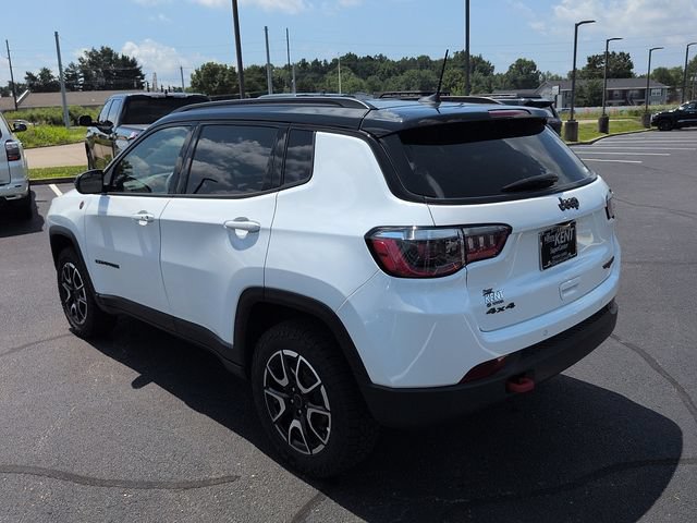 Used 2025 Jeep Compass Trailhawk AWD/4WD image 5