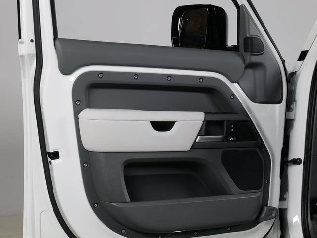 New 2026 Land Rover Defender 110 X-Dynamic SE AWD/4WD image 26