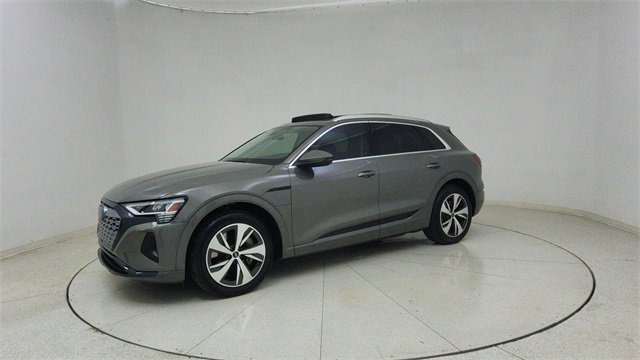 Used 2024 Audi Q8 e-tron Premium image 67
