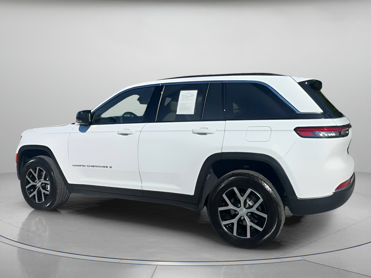 Used 2025 Jeep Grand Cherokee Limited w/ Trailer Tow Package image 18