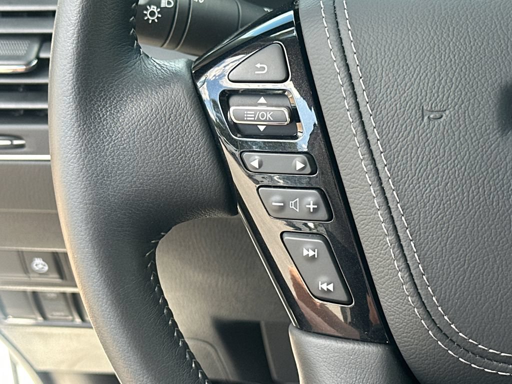 Used 2024 Nissan Armada Platinum w/ Captain's Chairs Package RWD image 21