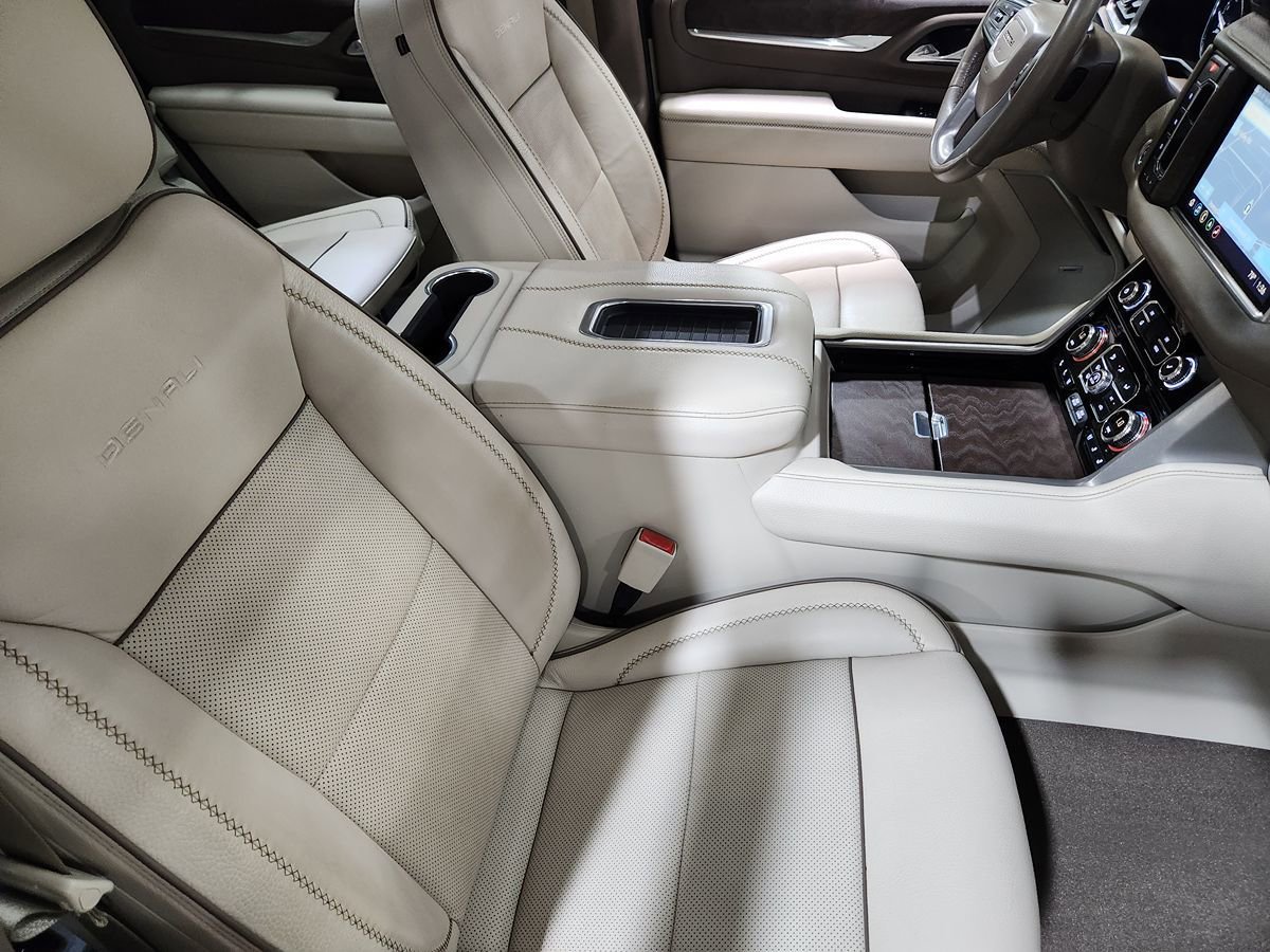 Used 2021 GMC Yukon Denali w/ Denali Premium Package AWD/4WD image 31
