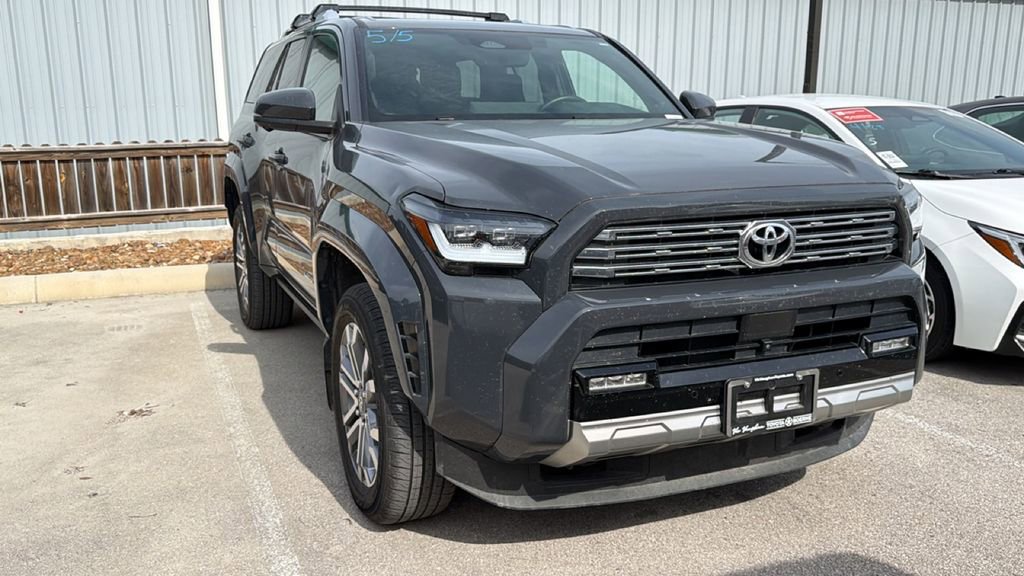 Used 2025 Toyota 4Runner Limited AWD/4WD image 2