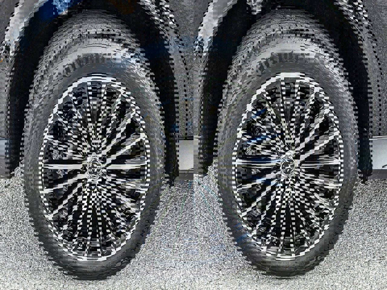 Used 2025 Mercedes-Benz GLC 300 4MATIC image 6