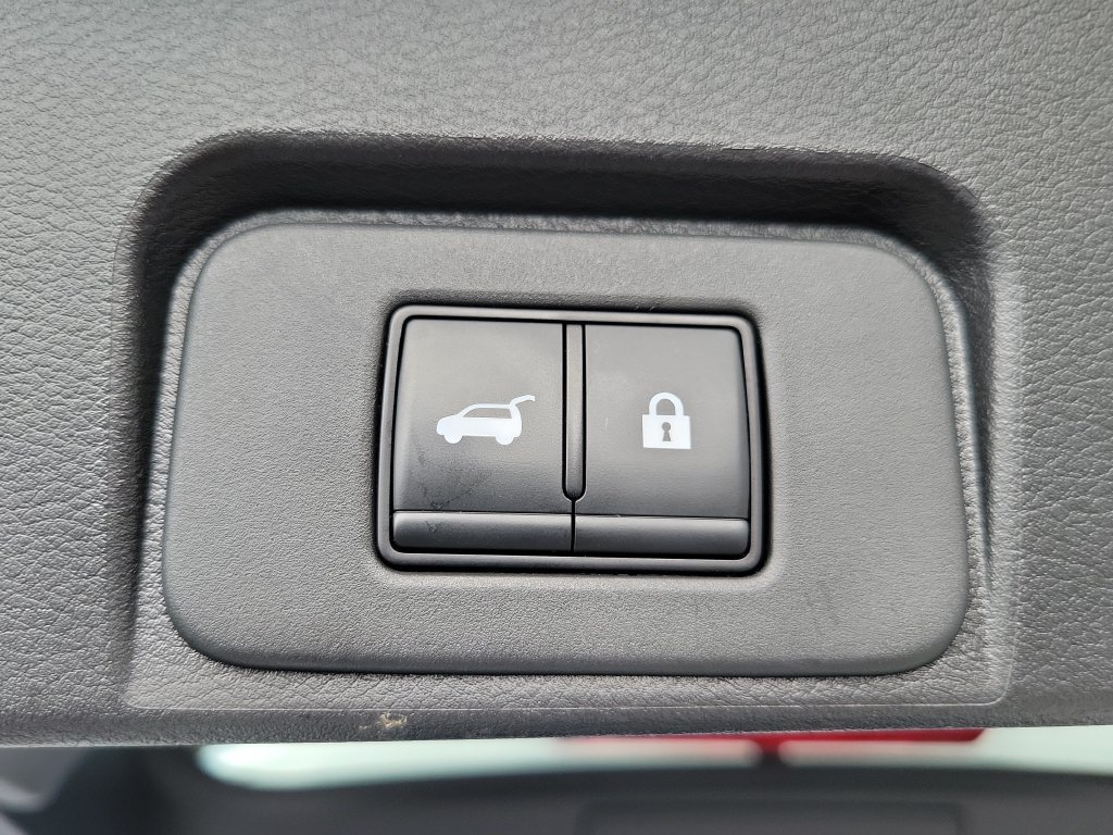 Used 2025 Nissan Rogue SV AWD/4WD image 11