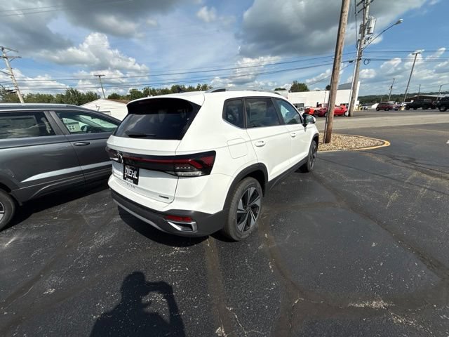 New 2026 Volkswagen Taos SE AWD/4WD image 9