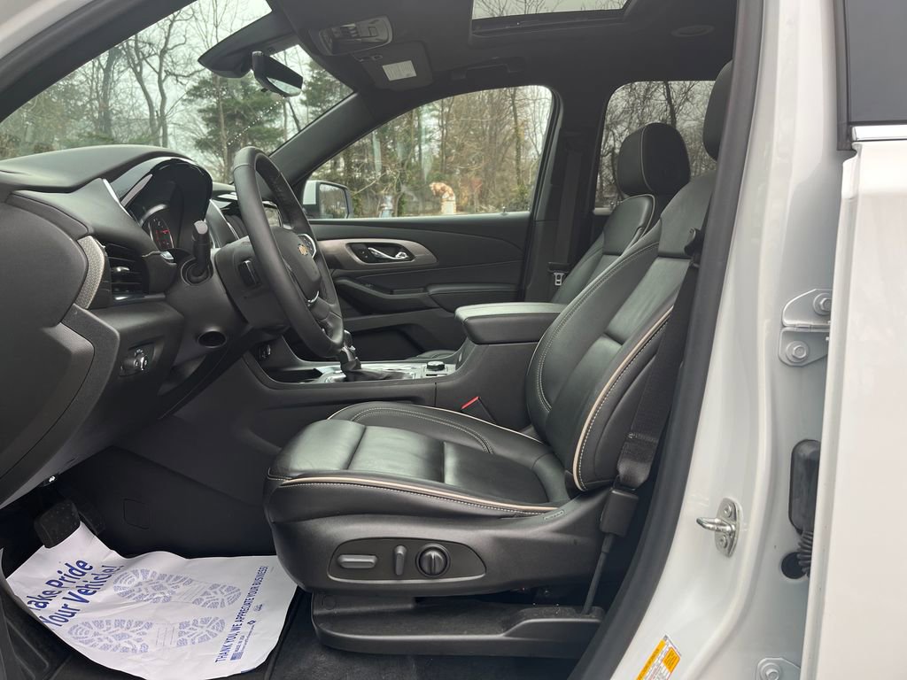 Used 2023 Chevrolet Traverse Premier image 17