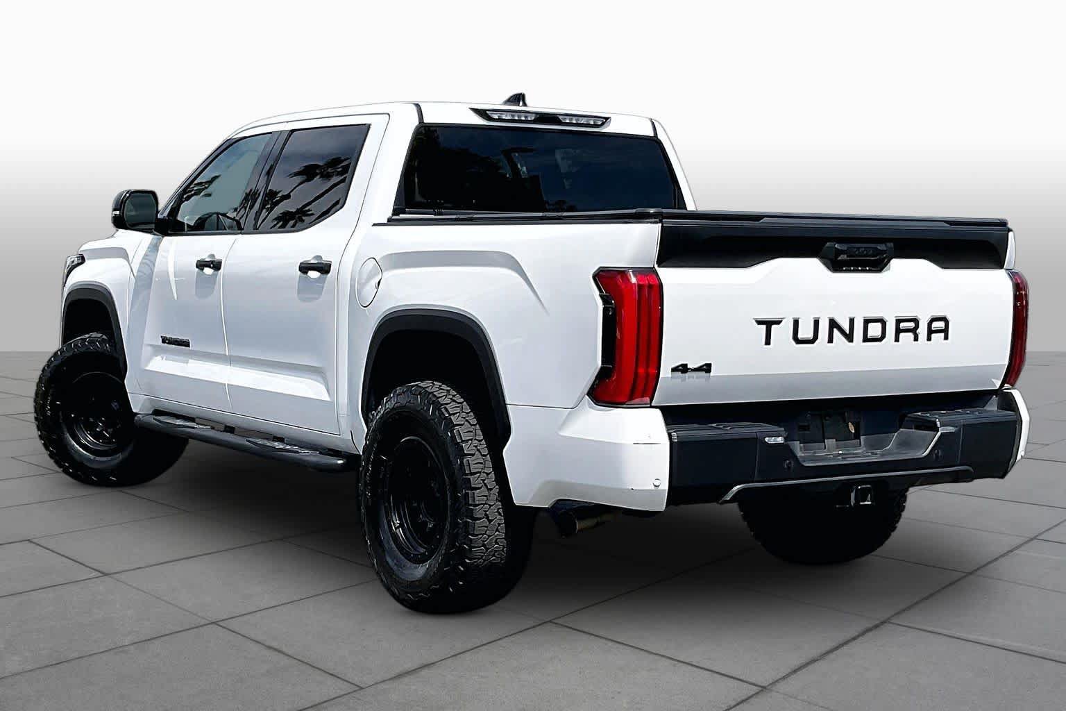 Used 2022 Toyota Tundra SR5 w/ SR5 Convenience Package AWD/4WD image 11