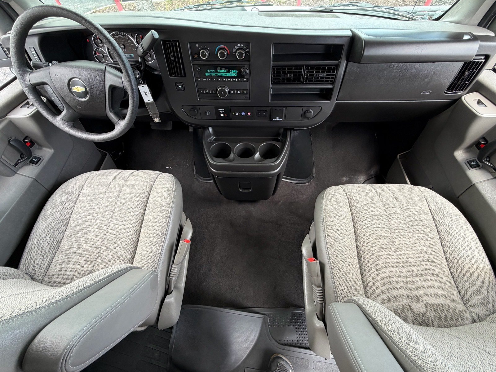 Used 2025 Chevrolet Express 3500 LT w/ LT Preferred Equipment Group RWD image 12