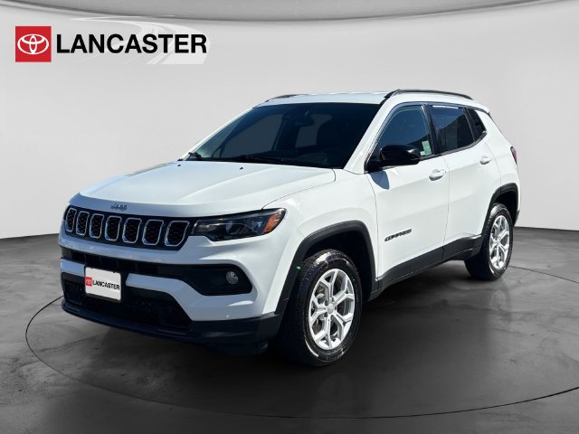 Used 2024 Jeep Compass Latitude AWD/4WD image 3