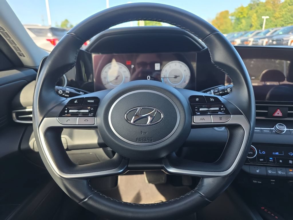 Used 2023 Hyundai Elantra Limited FWD image 24