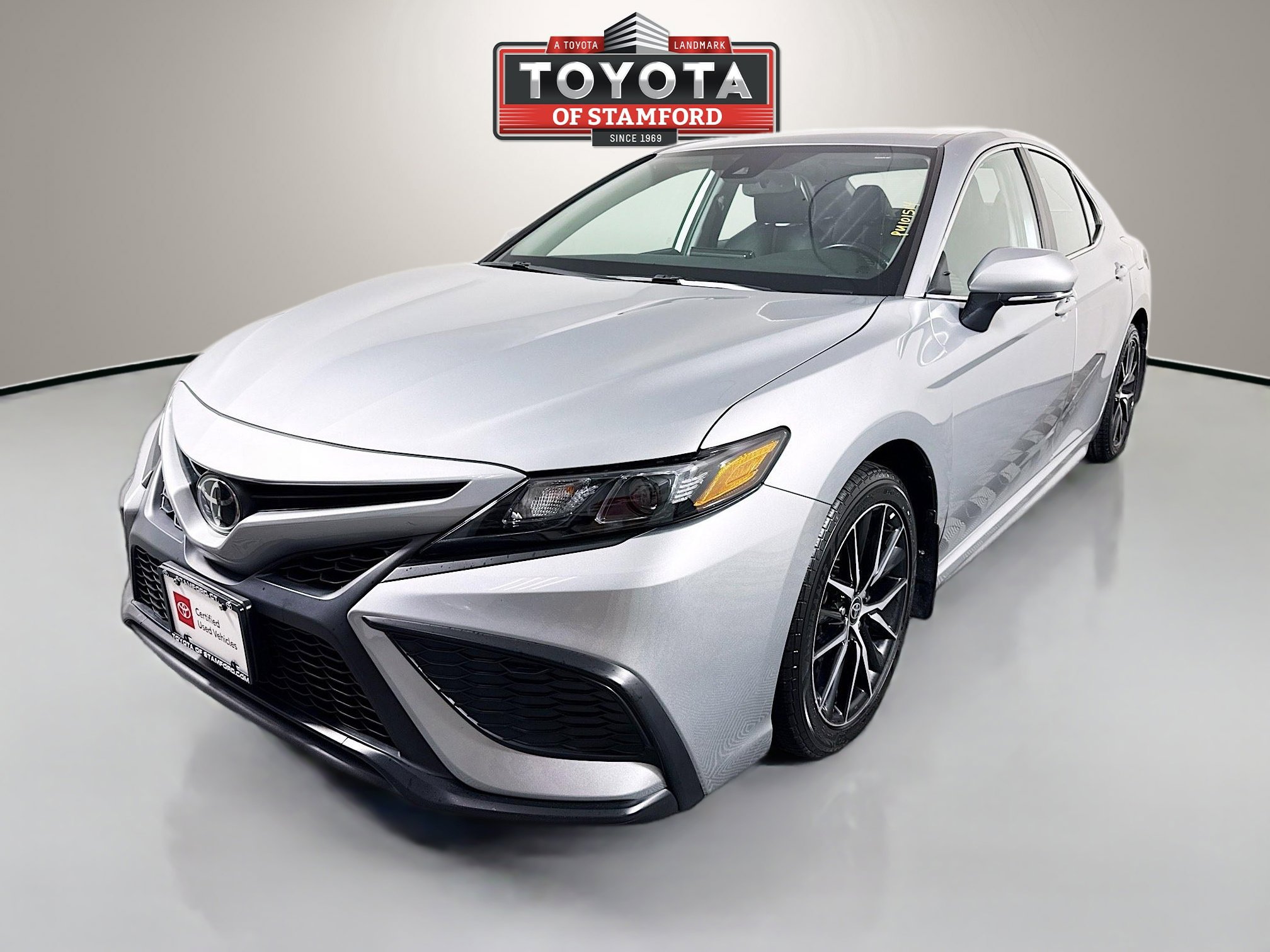 Certified 2023 Toyota Camry SE w/ Cold Weather Package AWD/4WD image 3