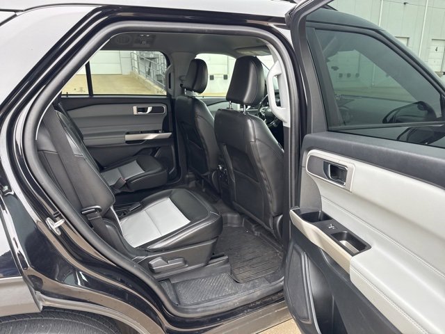 Used 2022 Ford Explorer XLT w/ Equipment Group 202A image 10