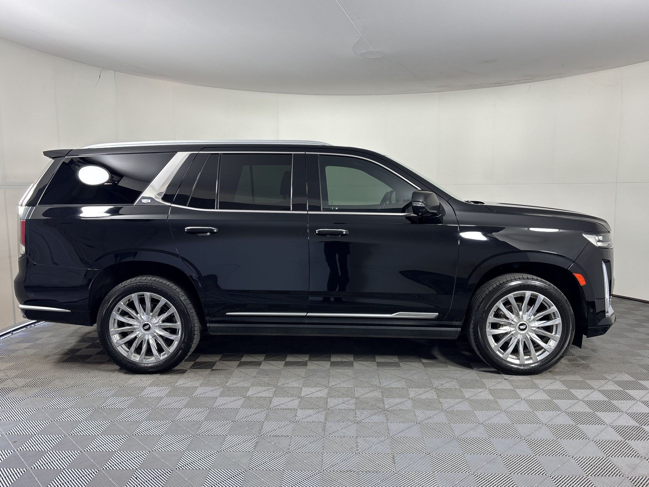 Used 2022 Cadillac Escalade Premium Luxury w/ Performance Package AWD/4WD image 8