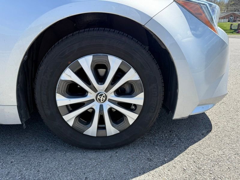 Used 2022 Toyota Corolla LE image 4