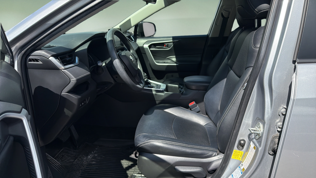 Used 2022 Toyota RAV4 LE AWD/4WD image 11
