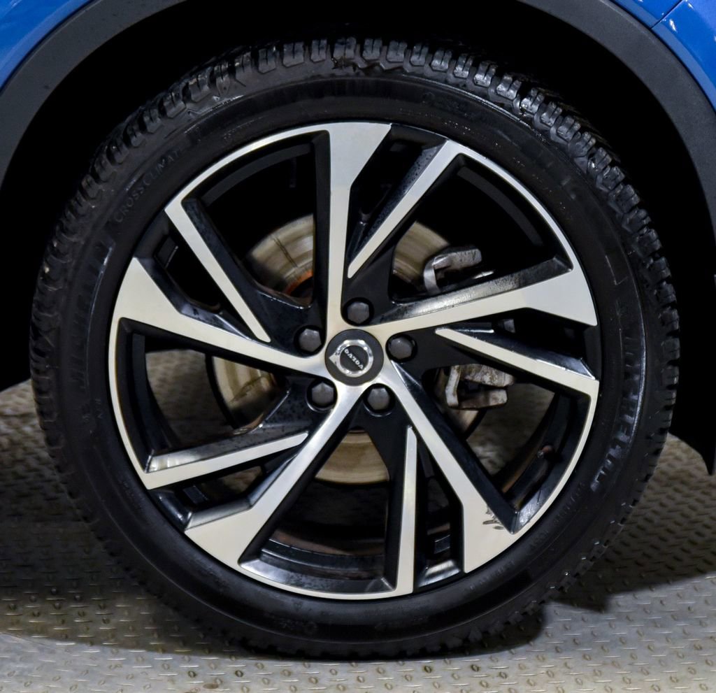 Used 2020 Volvo XC40 T5 R-Design w/ Protection Package Premier image 13