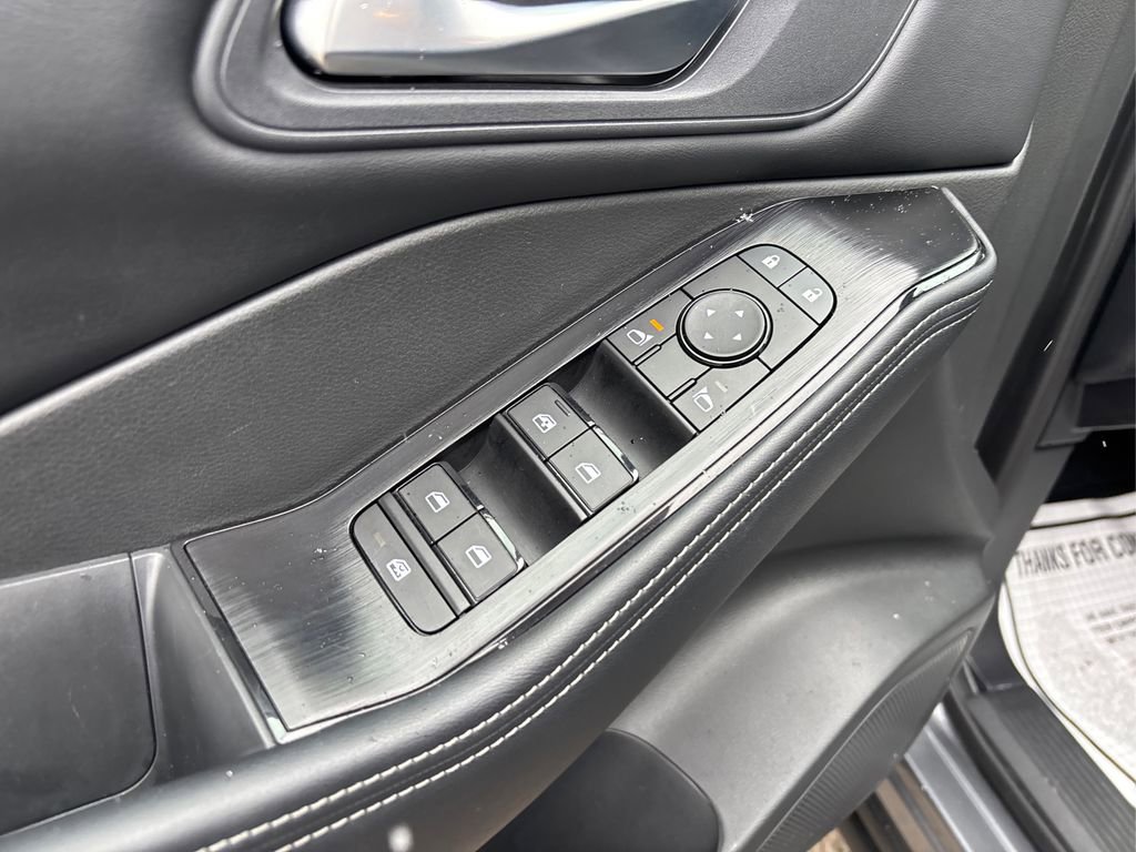 Used 2025 Nissan Rogue SV image 34