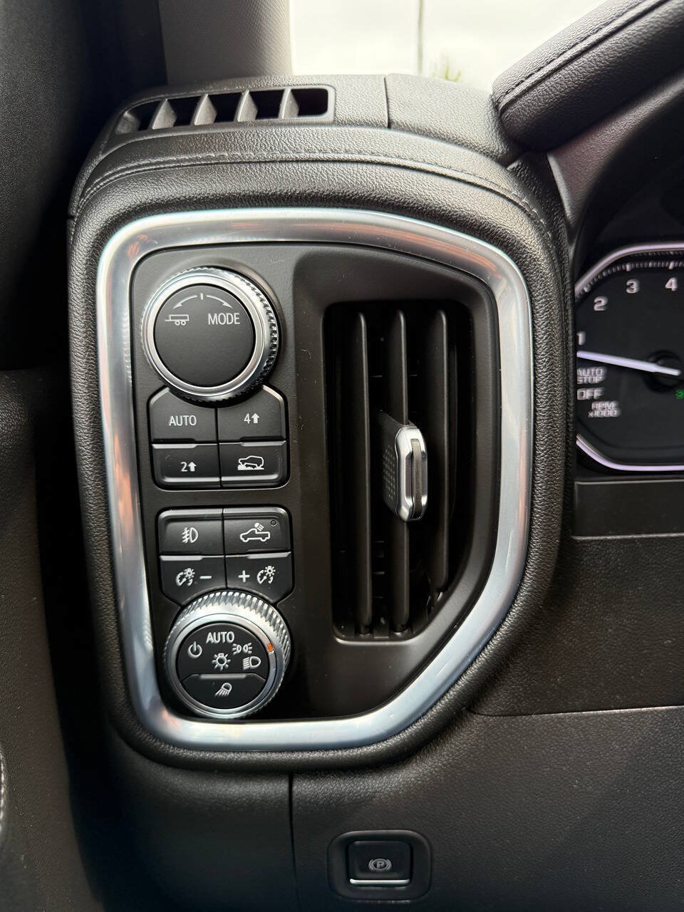 Used 2021 GMC Sierra 1500 SLT w/ SLT Premium Package AWD/4WD image 15