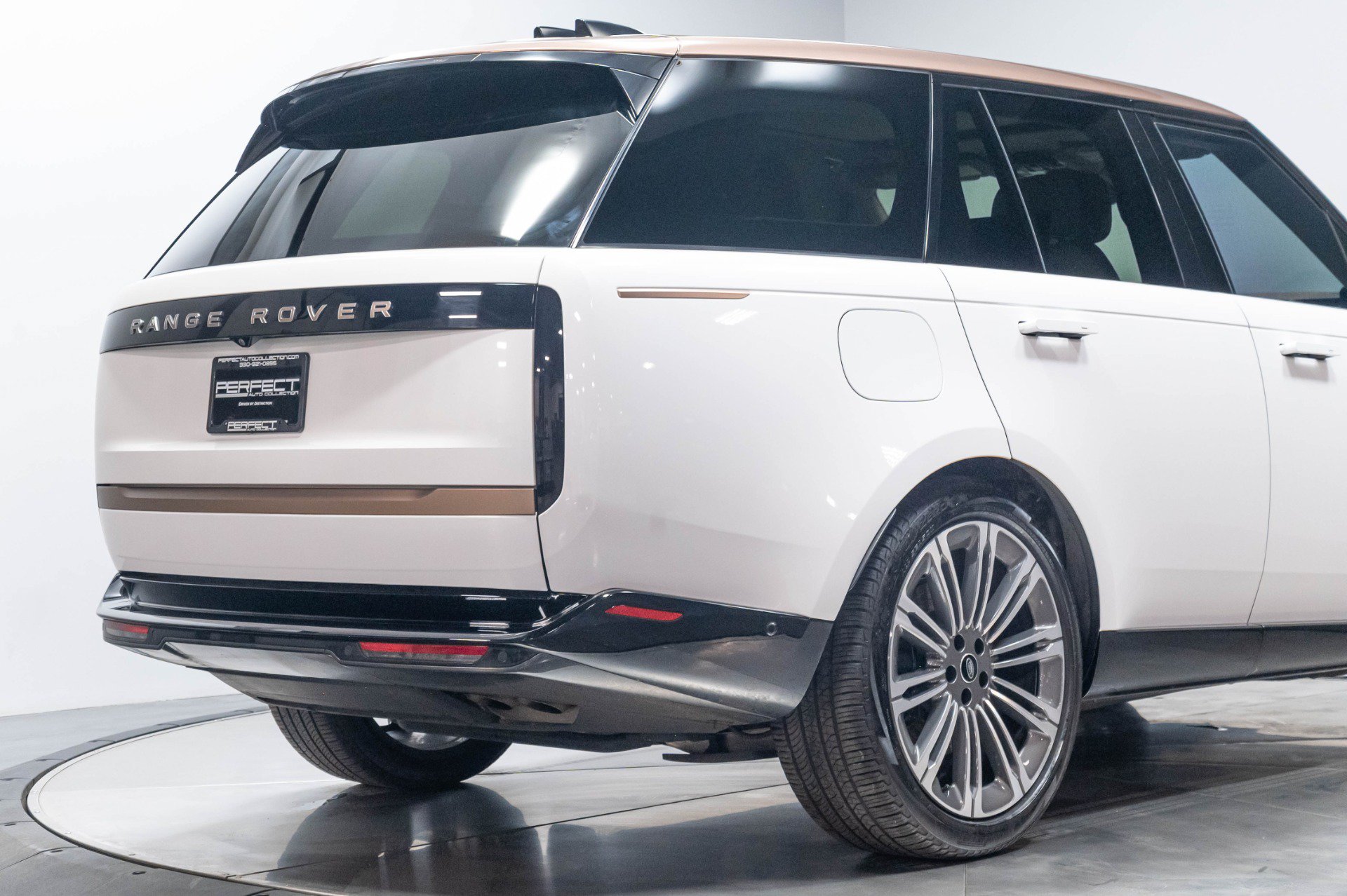 Used 2023 Land Rover Range Rover SV AWD/4WD image 28