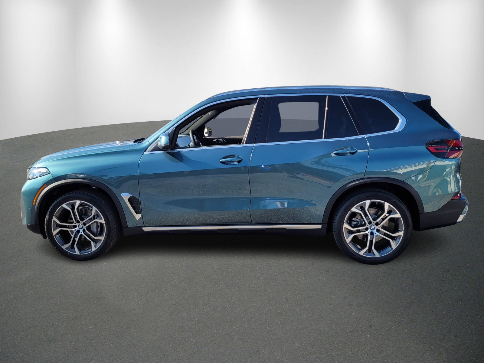 New 2026 BMW X5 sDrive40i image 4