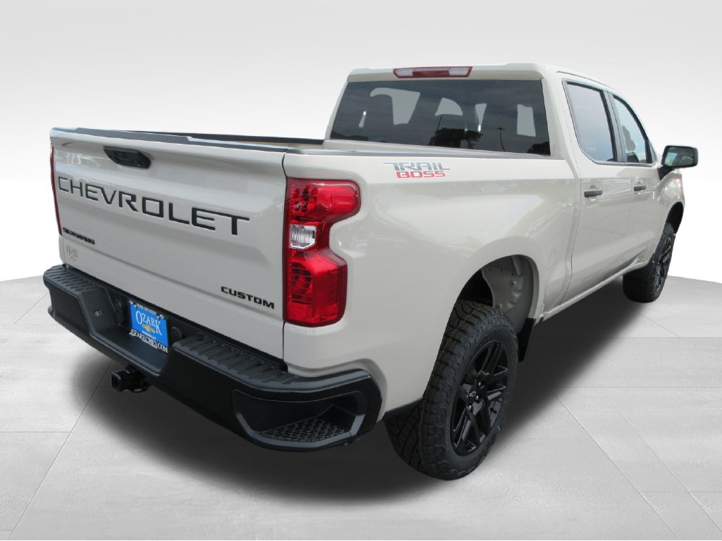 New 2026 Chevrolet Silverado 1500 Custom Trail Boss w/ LPO, Dark Essentials Package AWD/4WD image 6