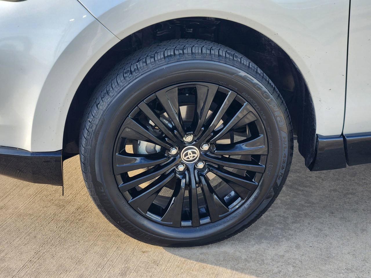 Used 2024 Toyota Venza Nightshade AWD/4WD image 11