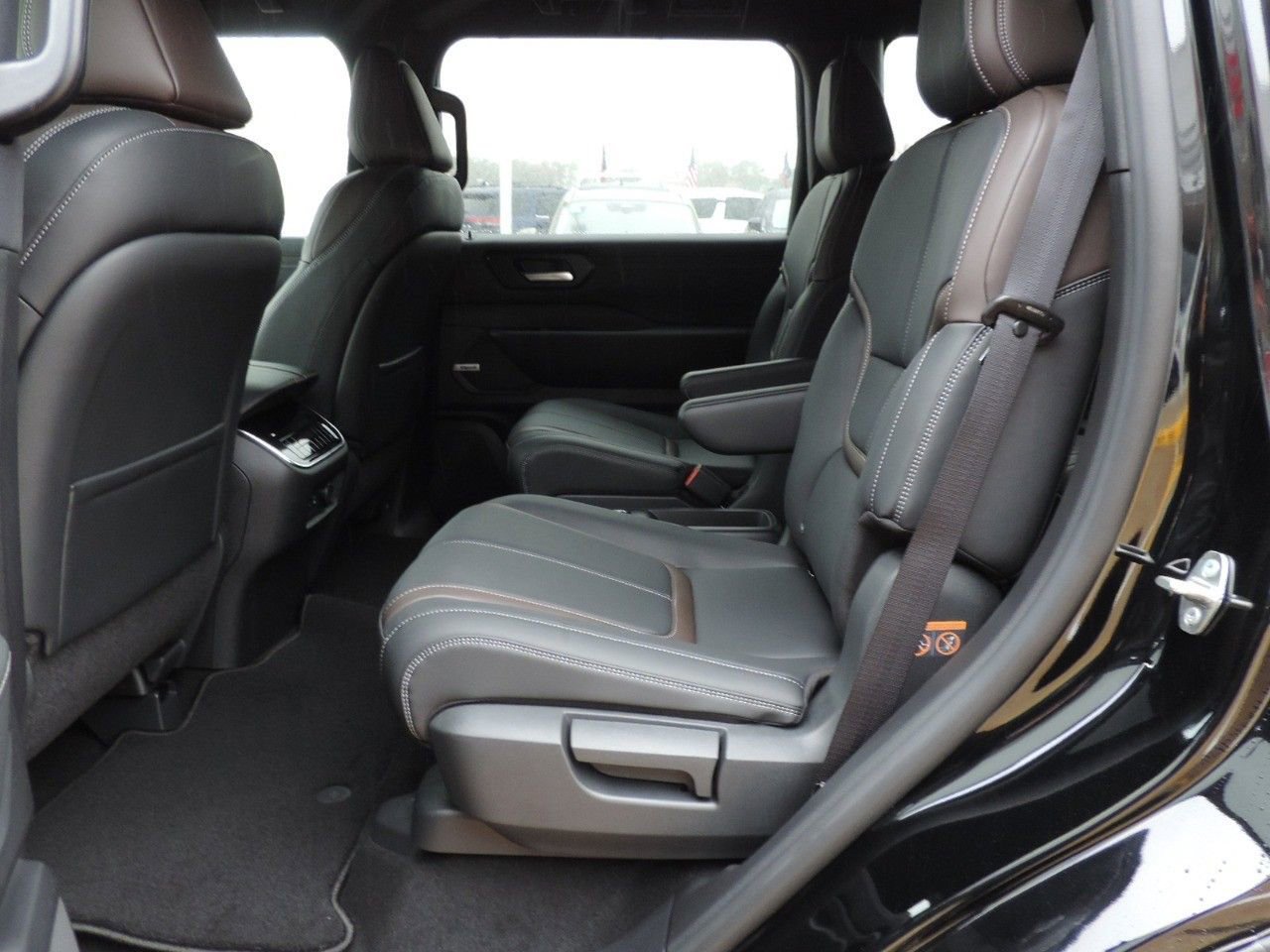 New 2026 Nissan Armada SL w/ Captain's Chari Seat Package image 18